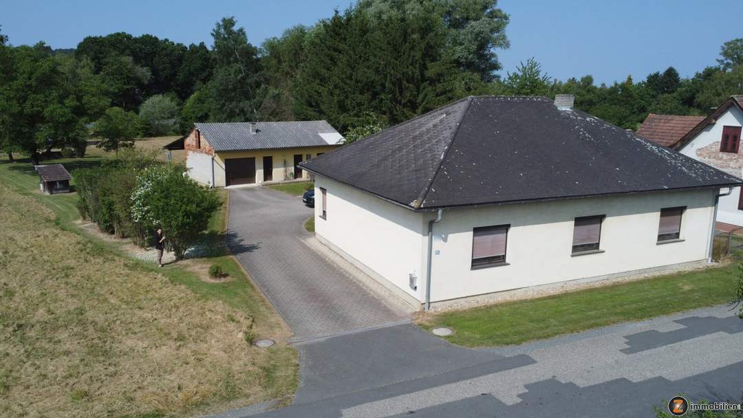 Strem: Einfamilienhaus mit Nebengebäude und Garage