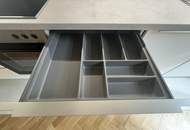ERSTBEZUG - Helle 4-Zimmer Altbauwohnung mit 2 Bädern, 2 WCs, Abstellraum und Kellerabteil - UNBEFRISTET