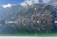 WOHNEN AM SEE - Absolute Rarität in unmittelbarer Seenähe mit Bergblick - 5 Zimmer Erdgeschoßwohnung mit großzügigen Räumlichkeiten und sehr interessanten Kaufpreis