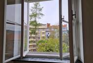 Trendig-sanierte 2,5-Zimmer-Wohnung mit Balkon in zentraler Lage