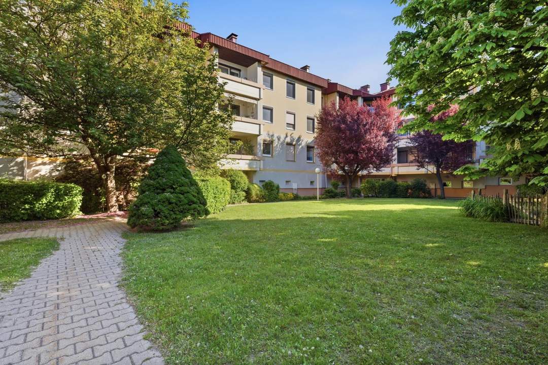 Einzigartiger Ausblick ins Grüne! Tolle 3-Zimmer Wohnung mit Loggia und überdachtem PKW Stellplatz in Langenzersdorf!