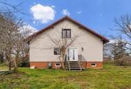 "Einfamilienhaus mit großem Entwicklungspotenzial – 738 m² Grundstück in Ruhelage von Strasshof"