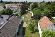 Attraktives Mehrfamilienhaus mit 3 Wohneinheiten auf großem Baugrundstück – 1.300 m² Grund | Bauklasse III | 50 % verbaubar | Zentrumslage