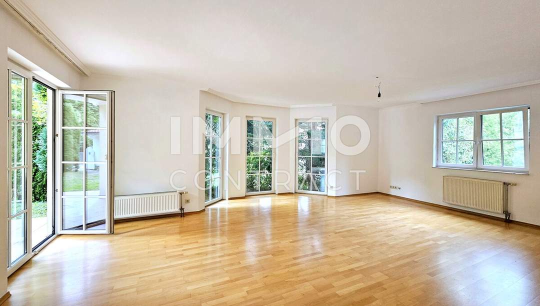 Lichtdurchflutetes, familienfreundliches Traumhaus: 4 Schlafzimmer, Pool, Sauna und Gartenidylle