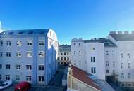 FÜR ALTBAU-LIEBHABER:INNEN! WUNDERSCHÖN RENOVIERTE HELLE UND RUHIGE WOHNUNG