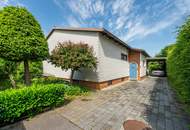 Zwei Einfamilienhäuser auf großzügigem Grundstück in sonniger Lage