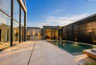 Architektur. Privatsphäre. Perfektion. Luxuriöse Architekten-Villa mit einzigartigem Magic Pool und Premium-Ausstattung!