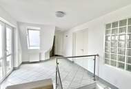 Stadtleben mit Panorama – Stilvolle Dachgeschosswohnung im Gründerzeithaus