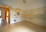 Sanierungsbedürftige 2-Zimmer-Wohnung in Saggen mit Entwicklungspotenzial