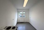 Neu saniertes Kleinbüro oder Praxis // Newly renovated small office or practice //