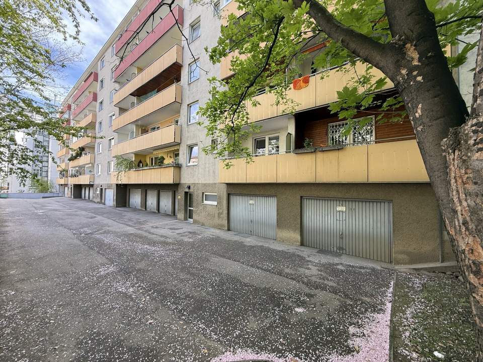 PERFEKT für Zwei + LOGGIA Richtung Innenhof + RUHIG + nahe U-Bahn!