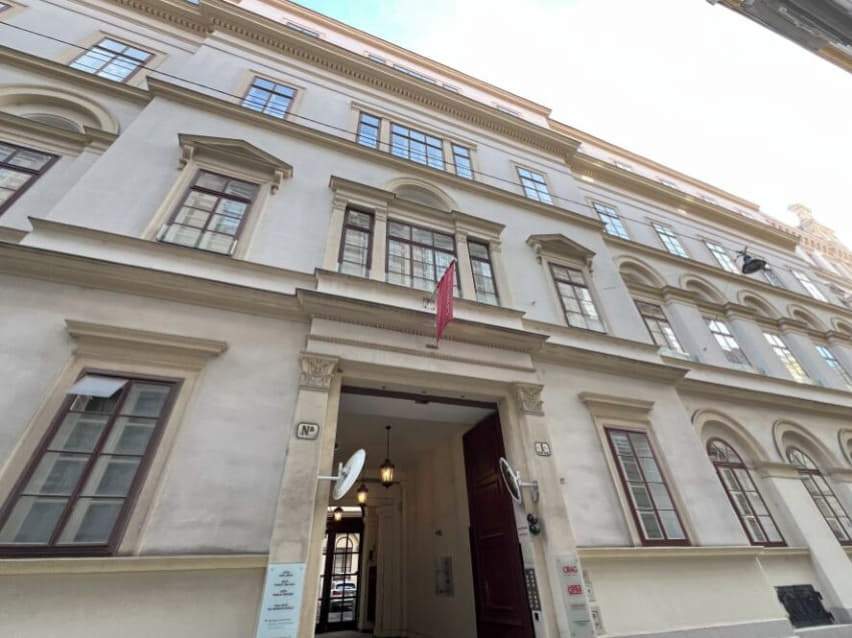 Business-Eleganz im Herzen Wiens: Repräsentatives Palais-Büro in der ehemaligen Nationalbank