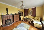 Wohnhaus mit 2.200m² großem Grundstück, Halle und Garagen