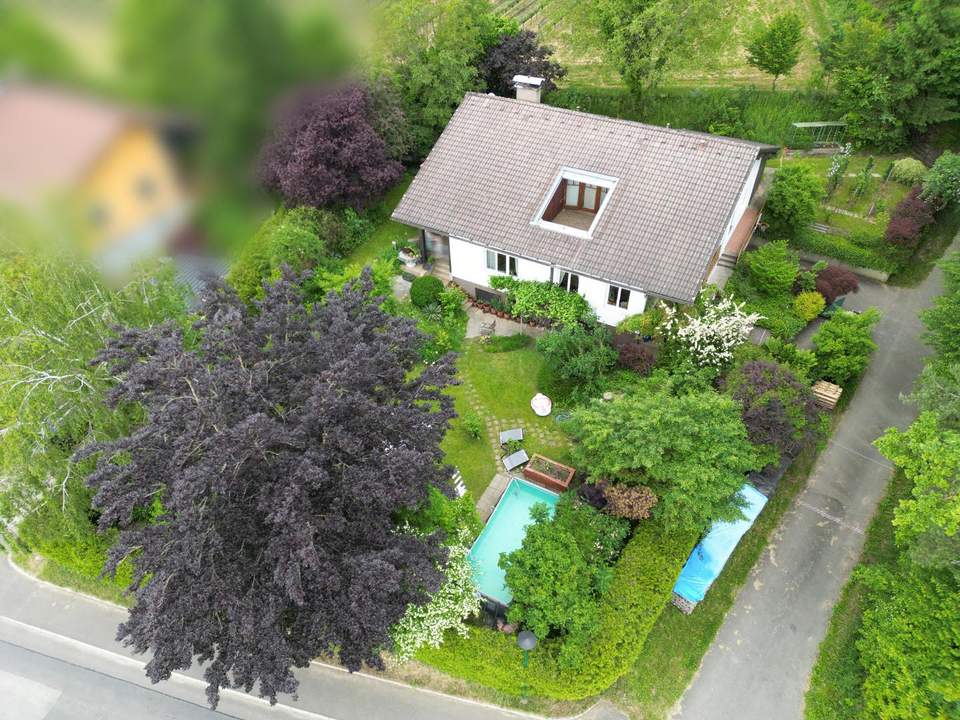 Lichtdurchfluteter Wohntraum auf 2 Ebenen für eine oder zwei Familien - idyllischer Garten inklusive