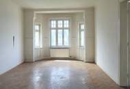 Sanierungsbedürftige, großzügige 4-Zimmer-Wohnung mit Loggia