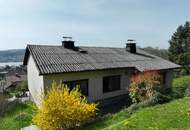 Haus mit Blick bis zur Donau und zu den Bergen