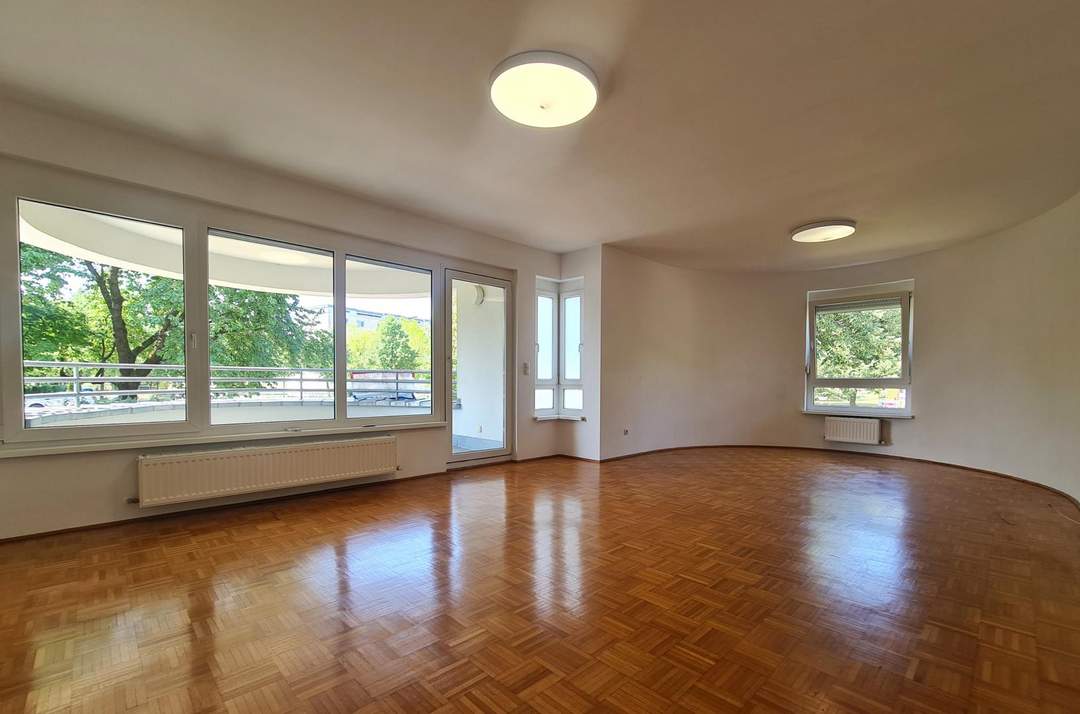 Lichtdurchflutete, großzügige Eigentumswohnung mit Tiefgaragenplatz