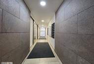 Sonnige 2 Zimmer Dachgeschoss Wohnung mit großzügigem Wohnbereich