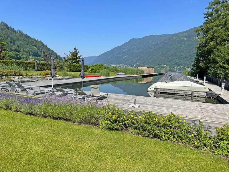 Seepenthouse mit großem Badestrand am Ossiacher See