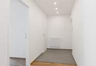 ERSTBEZUG nach Sanierung | 3 Zimmer + separate Küche | Tageslicht-Bad | Tischler-Küche mit Siemens Geräten | Freier Mietzins