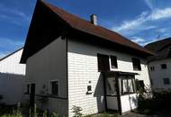 ***OPEN HOUSE, Freitag, 19. September von 13 - 15 Uhr*** Kompaktes Wohnhaus mit Stellplätzen und optionalem Nutzgrund