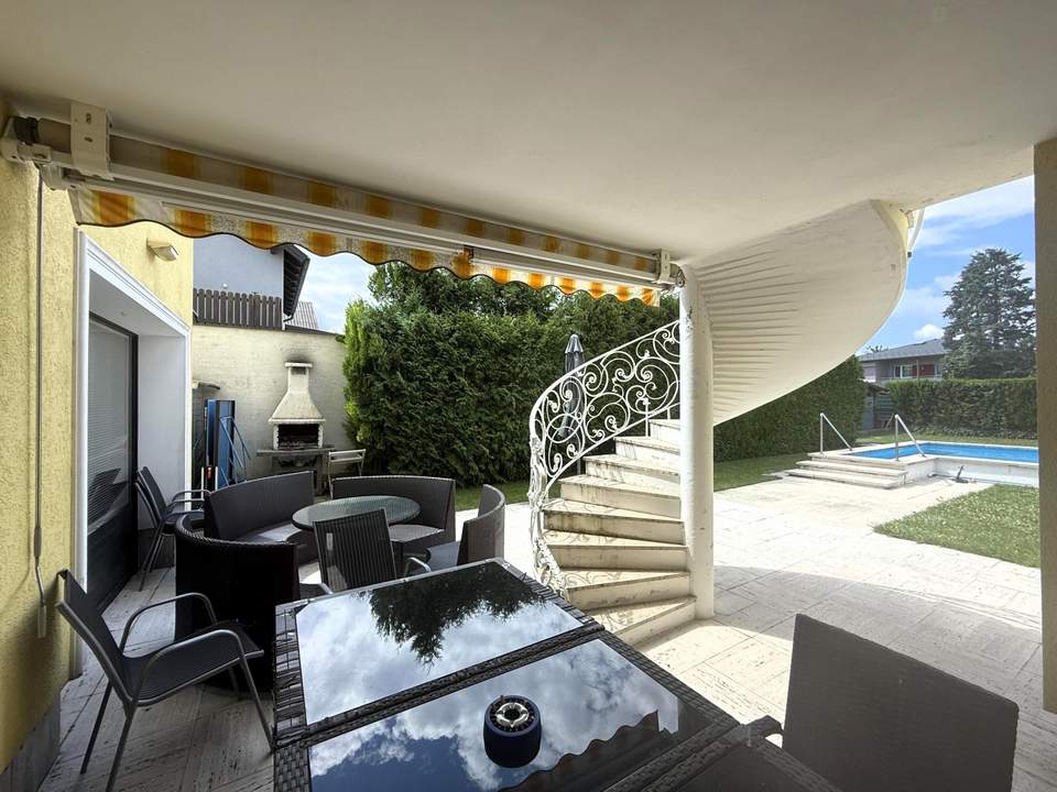 Schönes Haus/Villa mit Outdoorpool zu verkaufen // Beautiful House/villa with outdoor pool for sale //