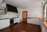 Wohnhaus mit uneinsehbarem großen Garten im Zentrum von Kilb