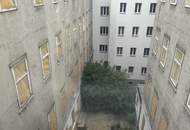 Altbauwohnung mit Charme und Potential- Sanierungsbedürfig, gestallten Sie Ihre Wohnung im 7.Bezirk..
