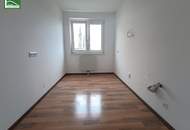 UNBEFRISTET! Geräumige Genossenschaftswohnung mit Loggia mit Hofblick!