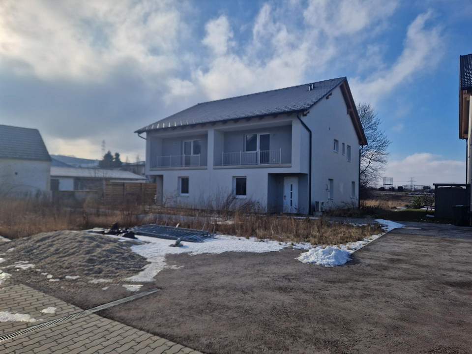 BAUHERREN AUFGEPASST: GELEGENHEIT AUF EINE DOPPELHAUSHÄLFTE MIT GERINGFÜGIGEN FERTIGSTELLUNGSARBEITEN