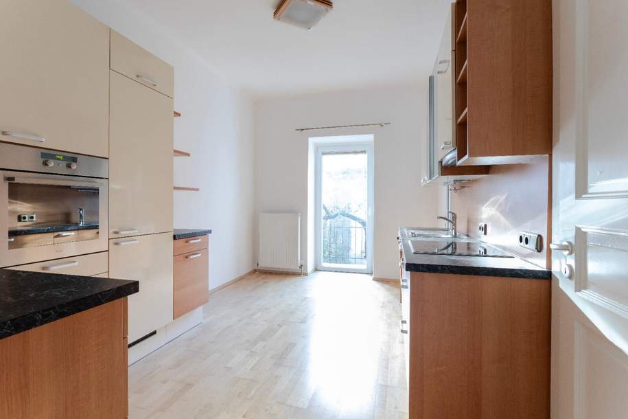 Toppreis!!! Drei Zimmer Altbauwohnung saniert mit Loggia im Zentrum von Linz, Wohnung-kauf, 165.000,€, 4020 Linz(Stadt)