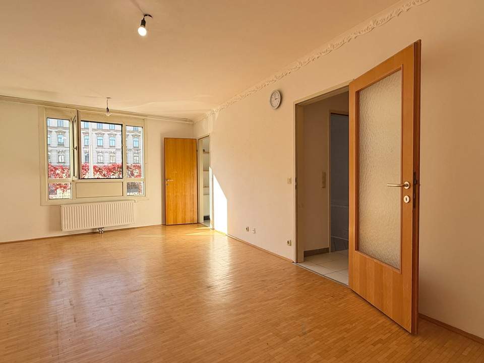Helles Wohnen für Singles & Paare – hofseitiges Schlafzimmer & hauseigener Tiefgaragenstellplatz inkludiert I