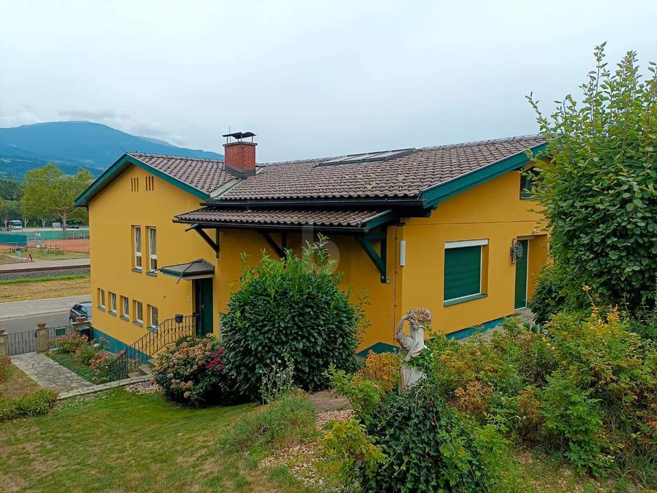 VIELE MÖGLICHKEITEN! ZUM WOHNEN UND GEWERBLICH NUTZBAR!