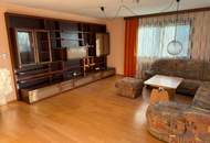 Sanierungsbedürftiges Einfamilienhaus mit großzügiger Terrasse und schönem Baumgarten