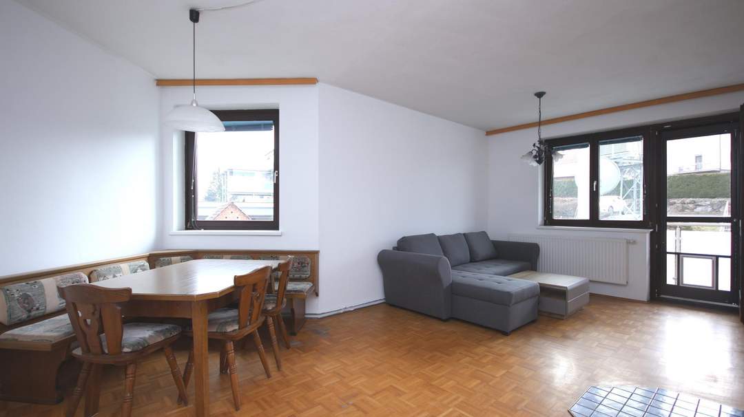 Großzügige 4-Zimmer-Wohnung mit Balkon und Garage in Krumegg