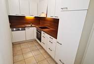 UNBEFRISTETE 60 m2 ALTBAU, 2 Zimmer, Komplettküche, Wannenbad, Parketten, 1. Liftstock, Innstraße