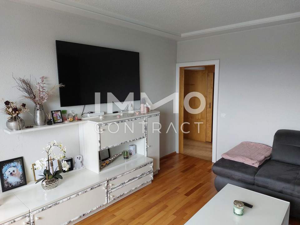 SEHR SCHÖNE 3 ZIMMERWOHNUNG MIT GROSSER LOGGIA UND MIT EXKLUSIVER AUSSTATTUNG