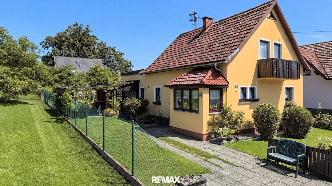 ***OPEN HOUSE Freitag, 29. Mai 2026 von 13 - 15 Uhr*** Sanierungsbedürftiges Einfamilienhaus mit Werkstatt und Carport