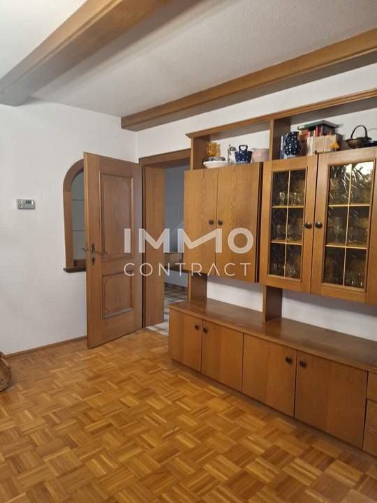 Große 4-Zi.-bzw. 6-Zi.Wohnung in Gmunden mit Balkon, Terrasse, Garage – Renovierungschance!