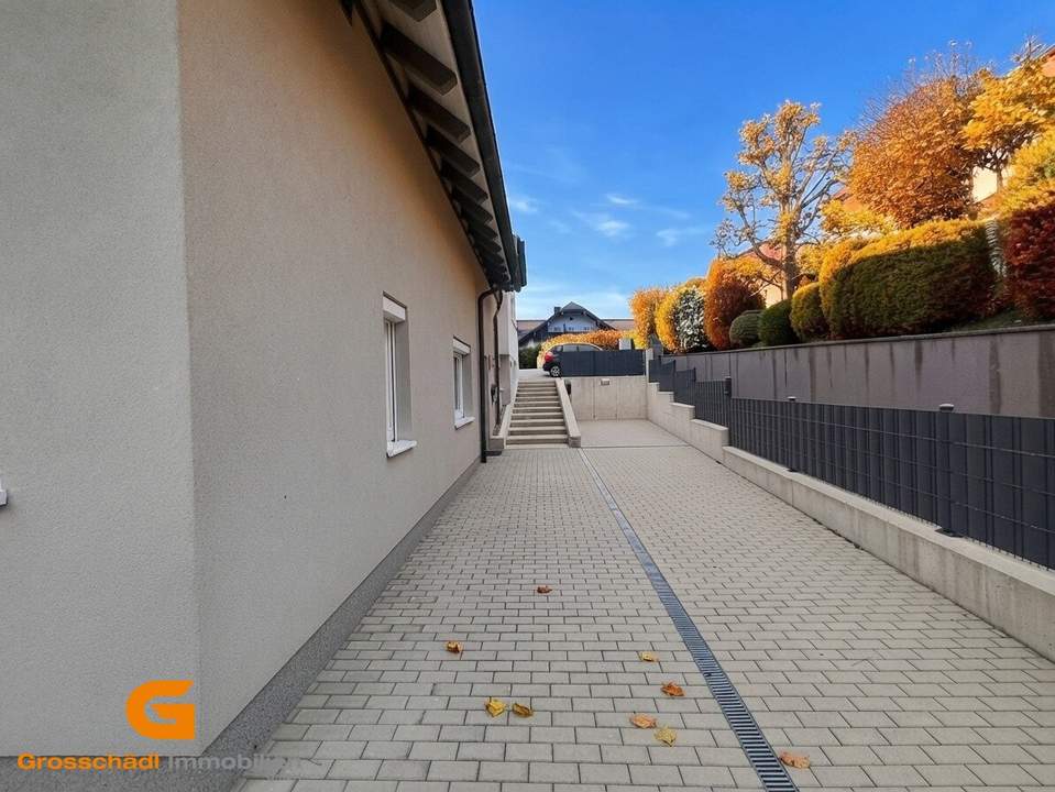 Vielseitig nutzbare Büro- und Studiofläche mit Terrasse in Anthering mieten