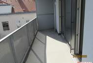 Schönes Wohnen in einer zwei Zimmer Wohnung mit ruhigem Balkon im Hof