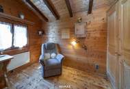 „Wohnen im Einklang mit der Natur – Stilvolles Holzhaus in traumhafter Ruhelage auf unverbaubarem Grundstück“