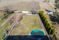 Charmantes Bauernhaus mit großem Grundstück, langgezogenem Hof, 2 Wohnungen und einem Swimmingpool