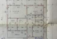 Haus in Grünruhelage mit offener Terrasse, Balkon und Garage