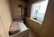 2 stark renovierungsbedürftige Häuser auf einem Grundstück mit schöner Fernsicht zu verkaufen