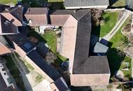 Ein Vierkanthof wie aus dem Bilderbuch – liebevoll renoviertes Wohnhaus und traumhafter Innenhof