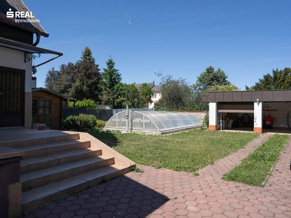 Schöne, ruhige Liegenschaft in guter Nachbarschaft - 145m² Wfl., 4,5 Zi., Doppelgarage, Carport, Keller und Pool!