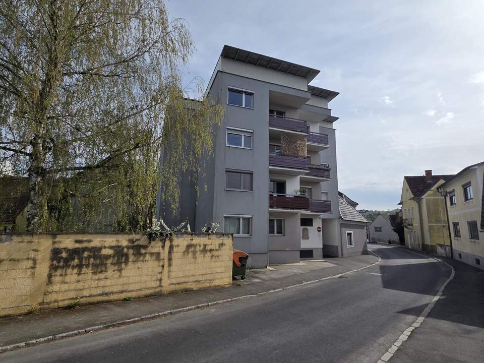 Beziehbare Eigentumswohnung mit Loggia und Balkon in guter Lage