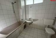 Singles aufgepasst! Sanierte, helle 1-Raum-Wohnung mit idealer Raumaufteilung in Steyr Münichholz: komfortabel, erschwinglich und mitten im Grünen! Praktischer Abstellraum, Aufzug und geräumiges Badezimmer inklusive! Jetzt mit KI-Visualisierung!