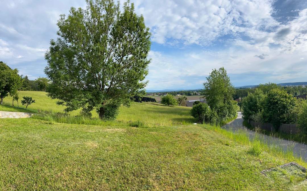 Grundstück mit Traumaussicht in ruhiger Lage